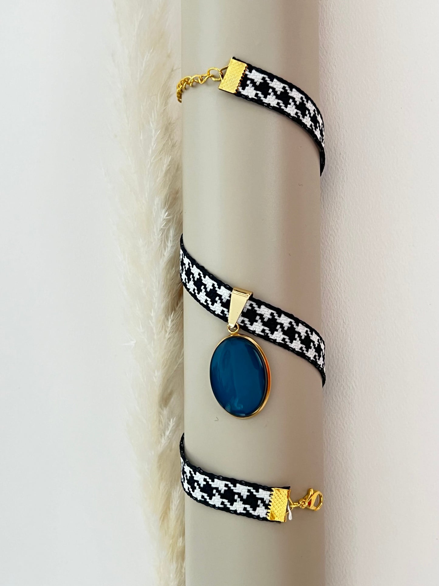 Retro Oversized Choker