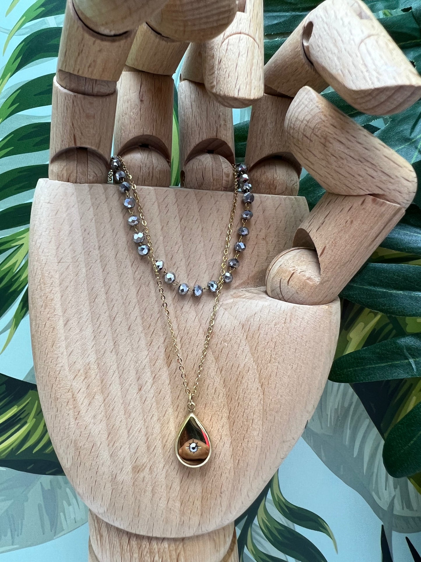 Elegant Layered Pendant Necklace