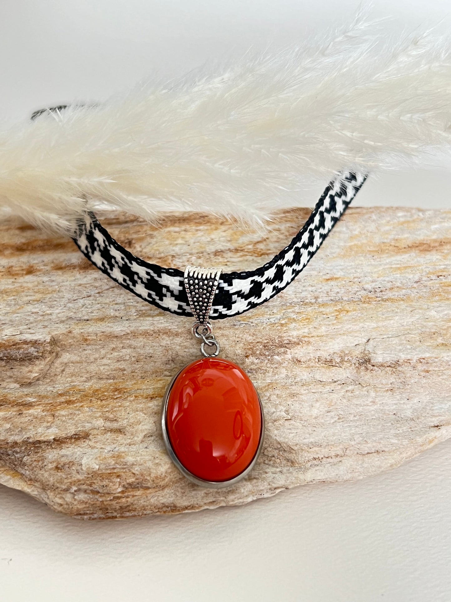 Retro Oversized Choker