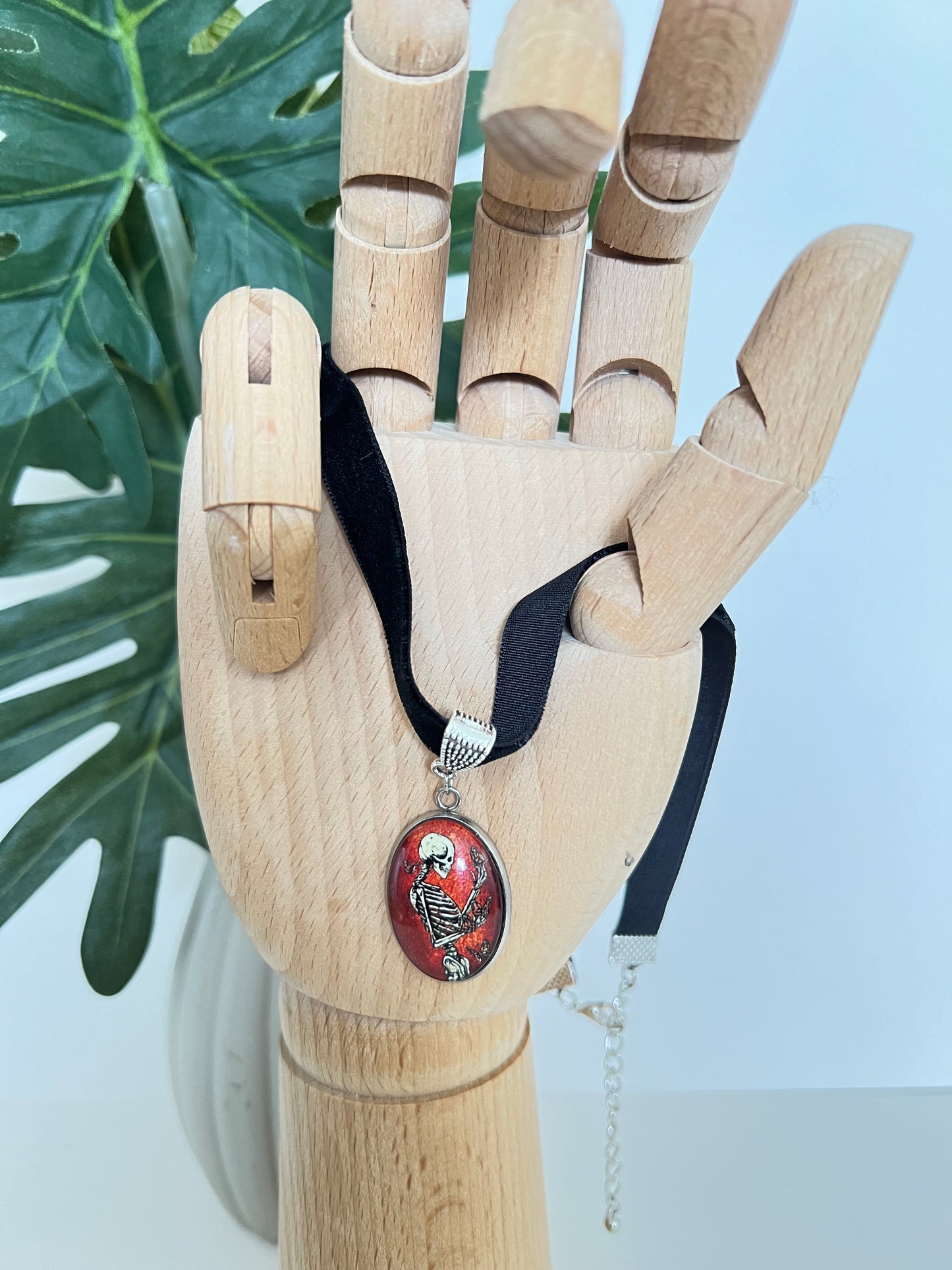 Edgy Retro Velvet Choker