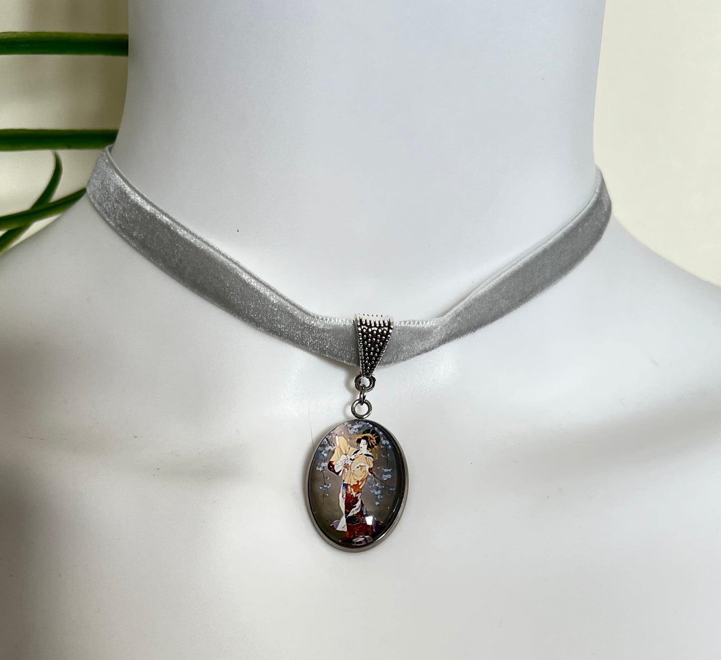 Japanese Geisha Pendant Choker