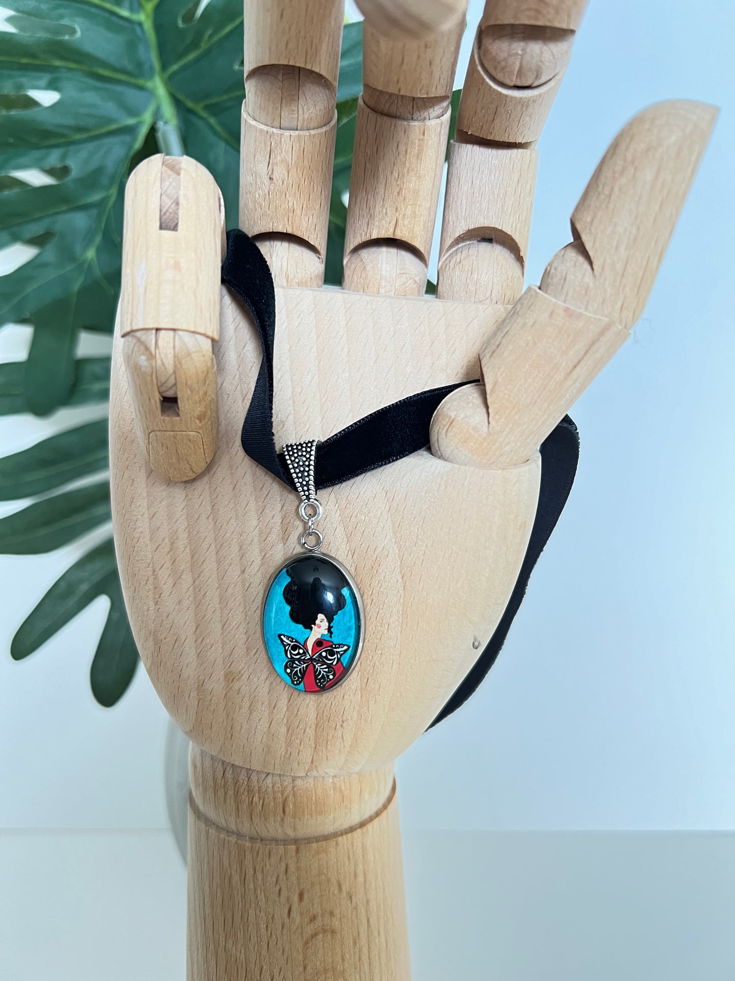 Edgy Retro Velvet Choker