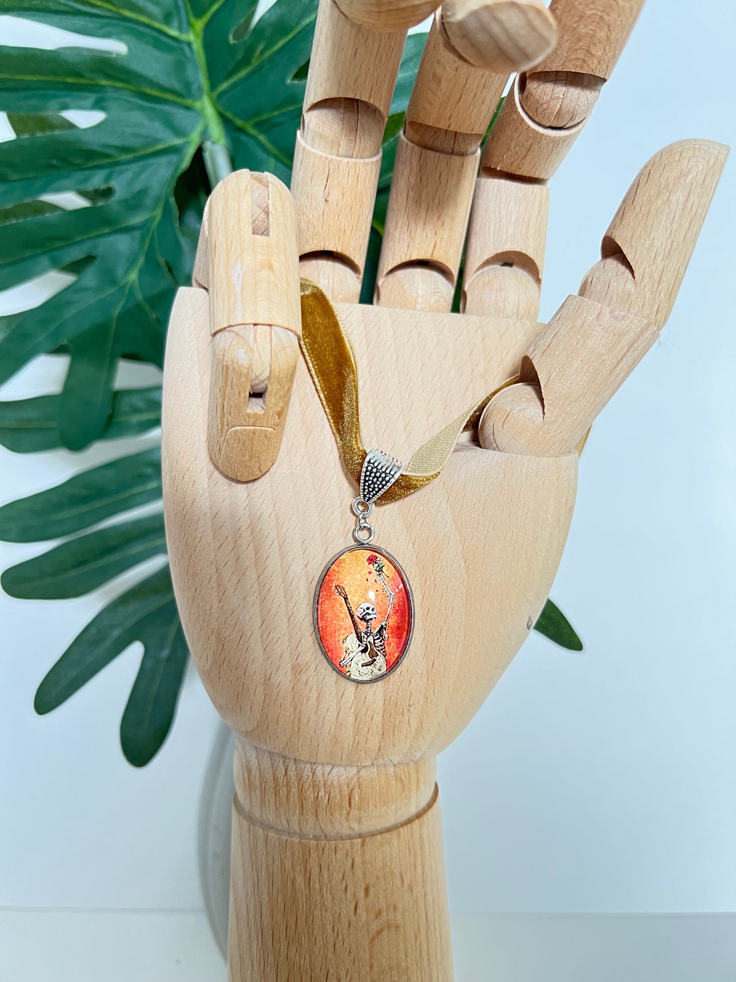 Statement Vintage-Inspired Edgy Choker