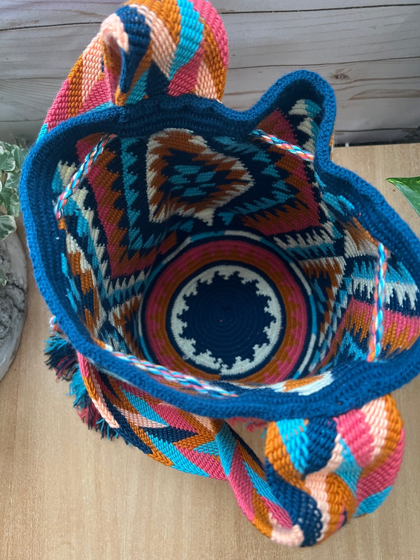 Geometric Pattern Bucket Bag