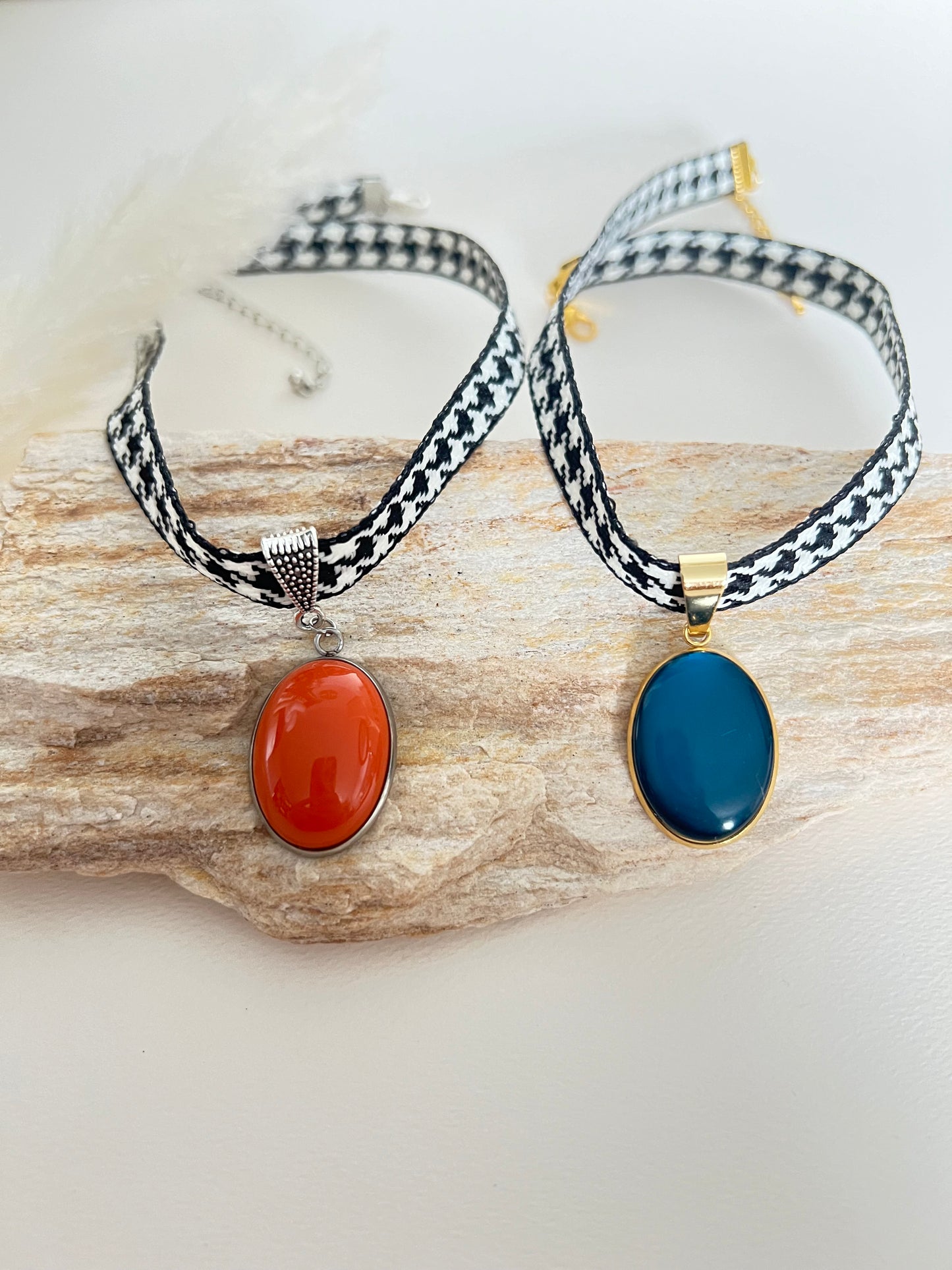Retro Oversized Choker