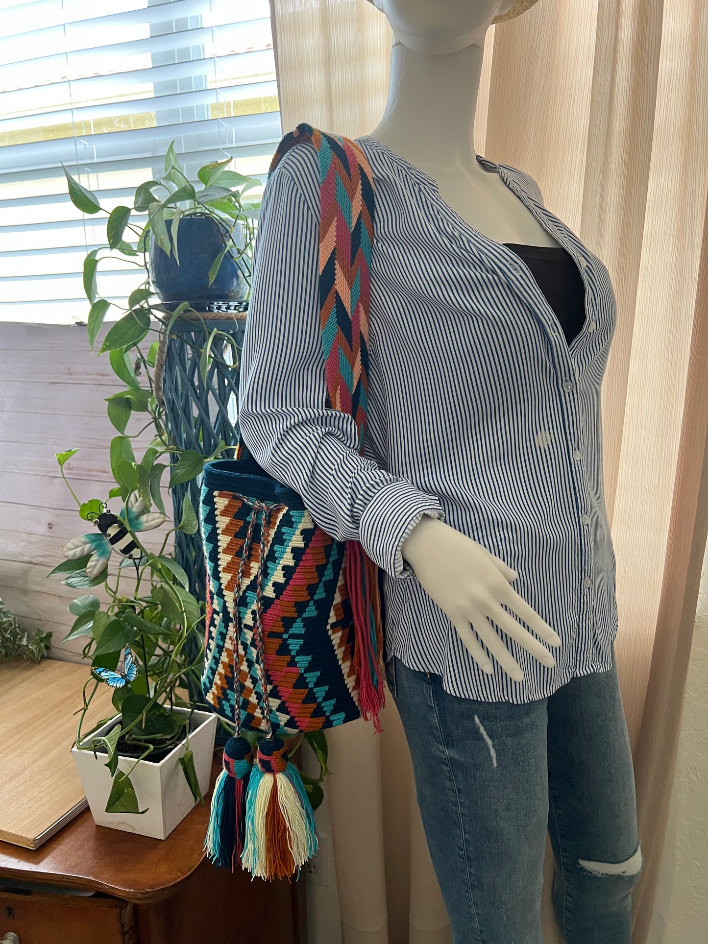 Geometric Pattern Bucket Bag