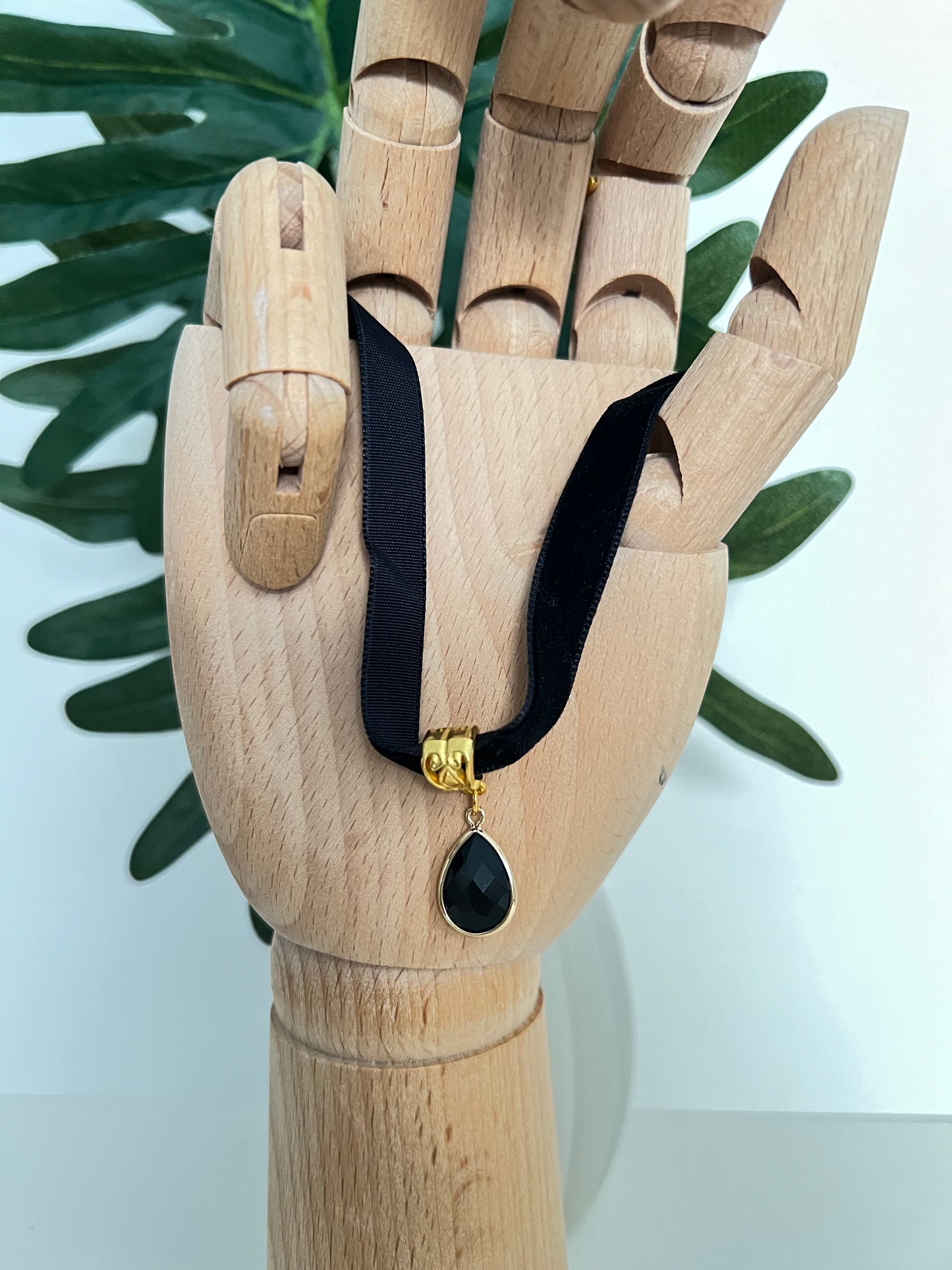 Romantic Velvet Choker with Pendant