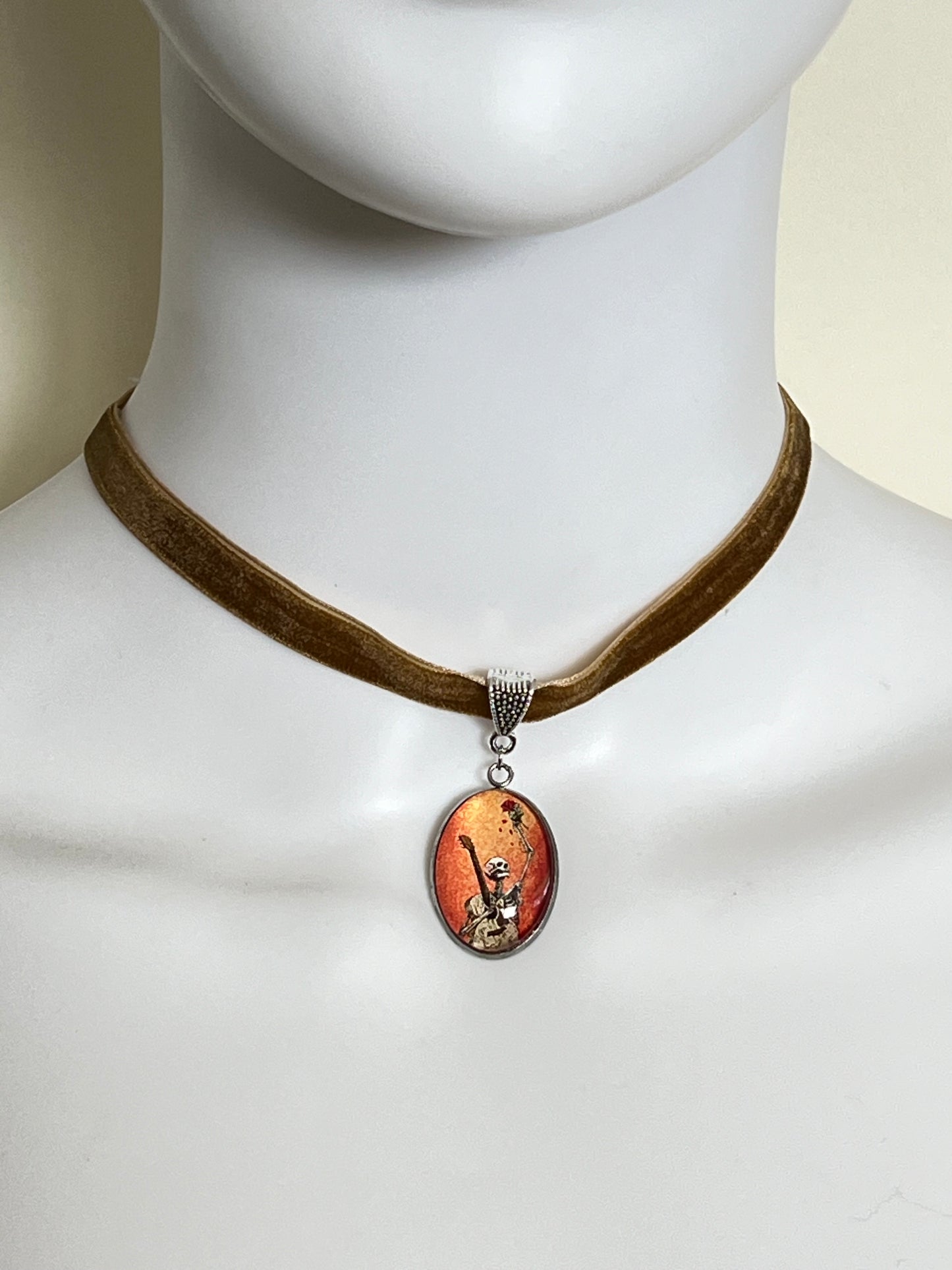 Statement Vintage-Inspired Edgy Choker