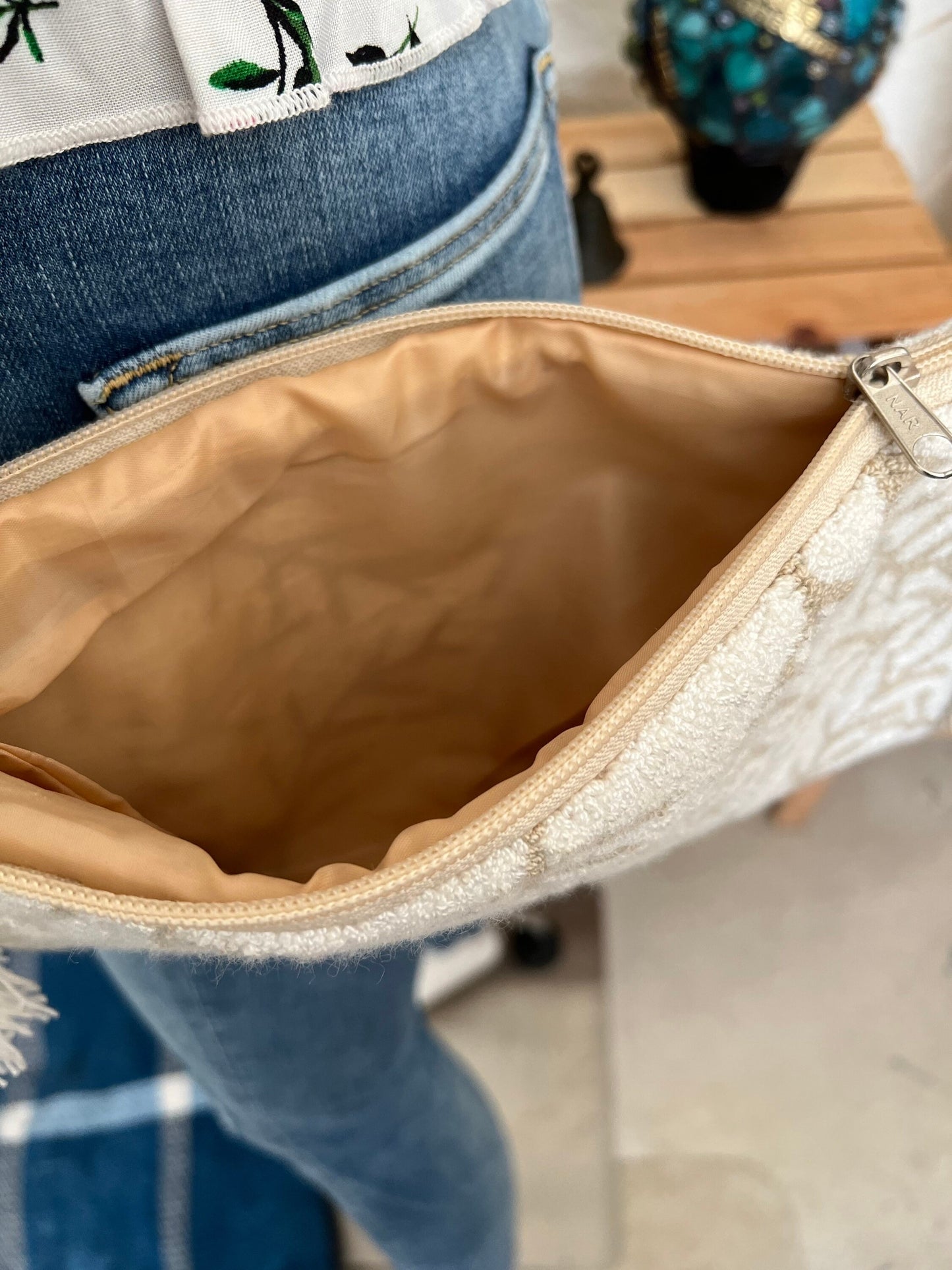 White & Gold Chic Shoulder Bag
