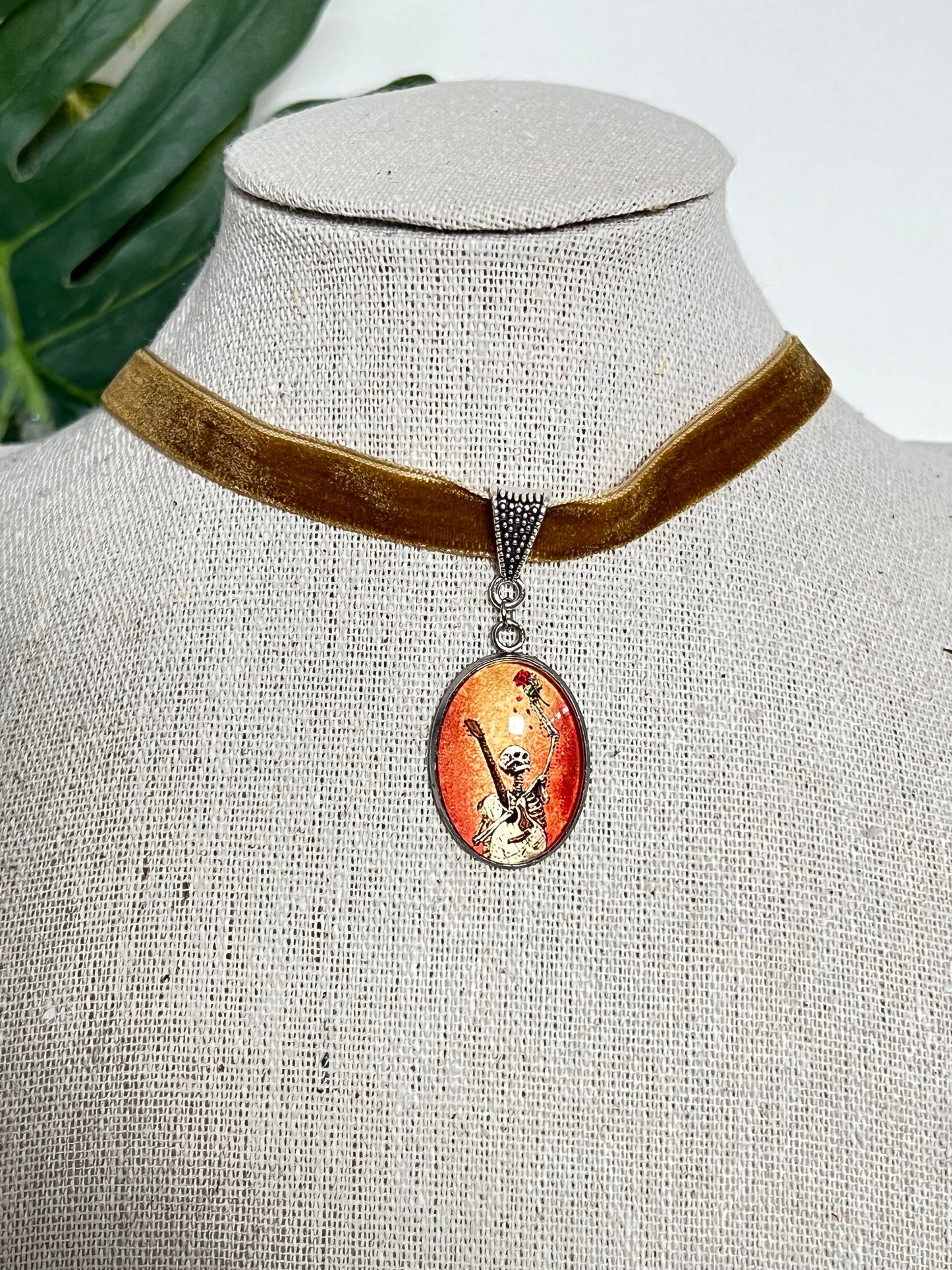 Statement Vintage-Inspired Edgy Choker