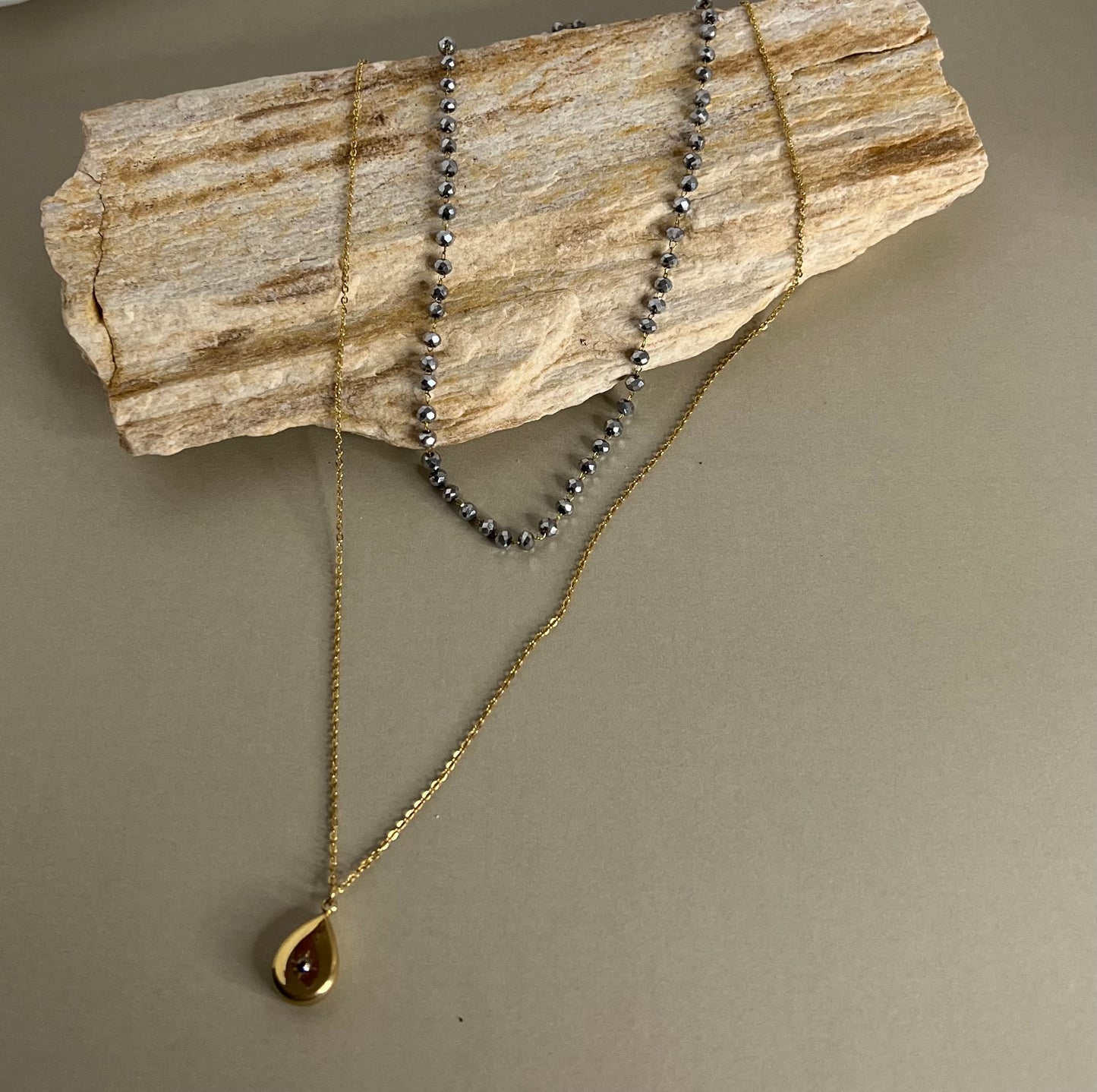Elegant Layered Pendant Necklace