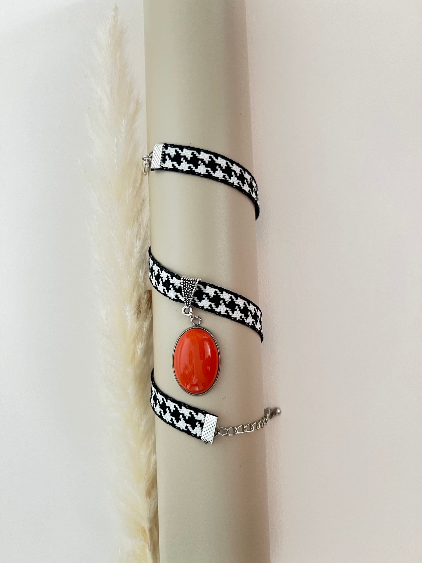 Retro Oversized Choker
