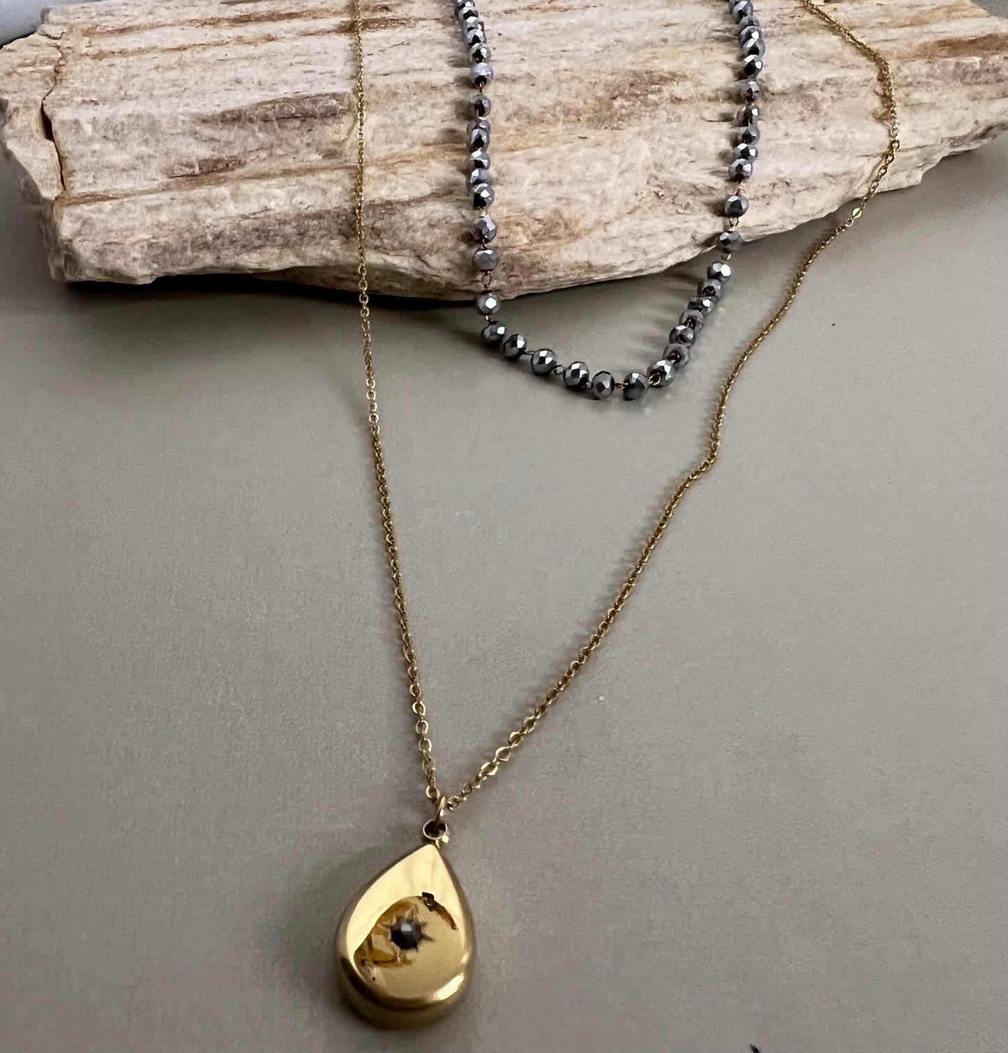 Elegant Layered Pendant Necklace