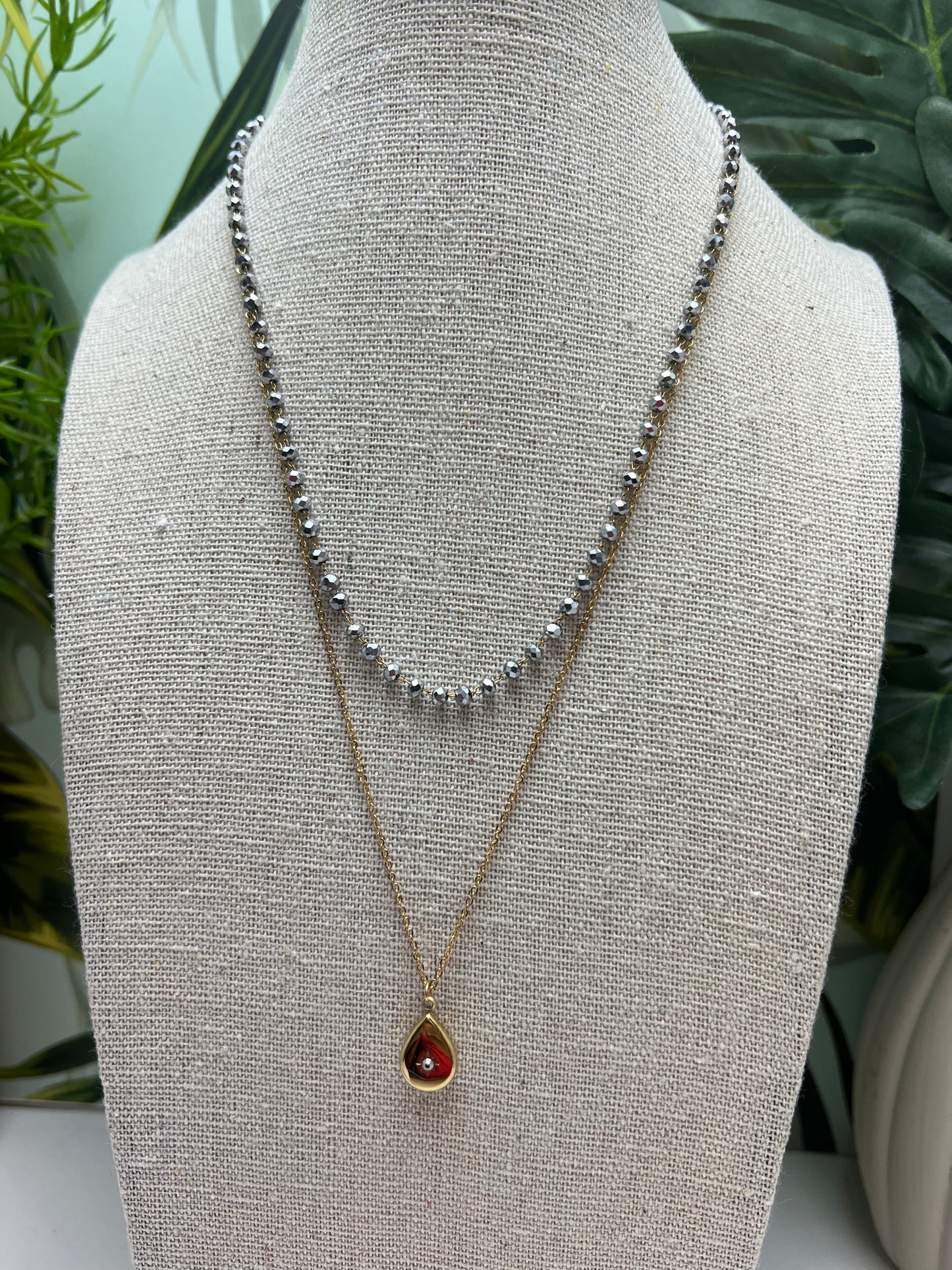 Elegant Layered Pendant Necklace
