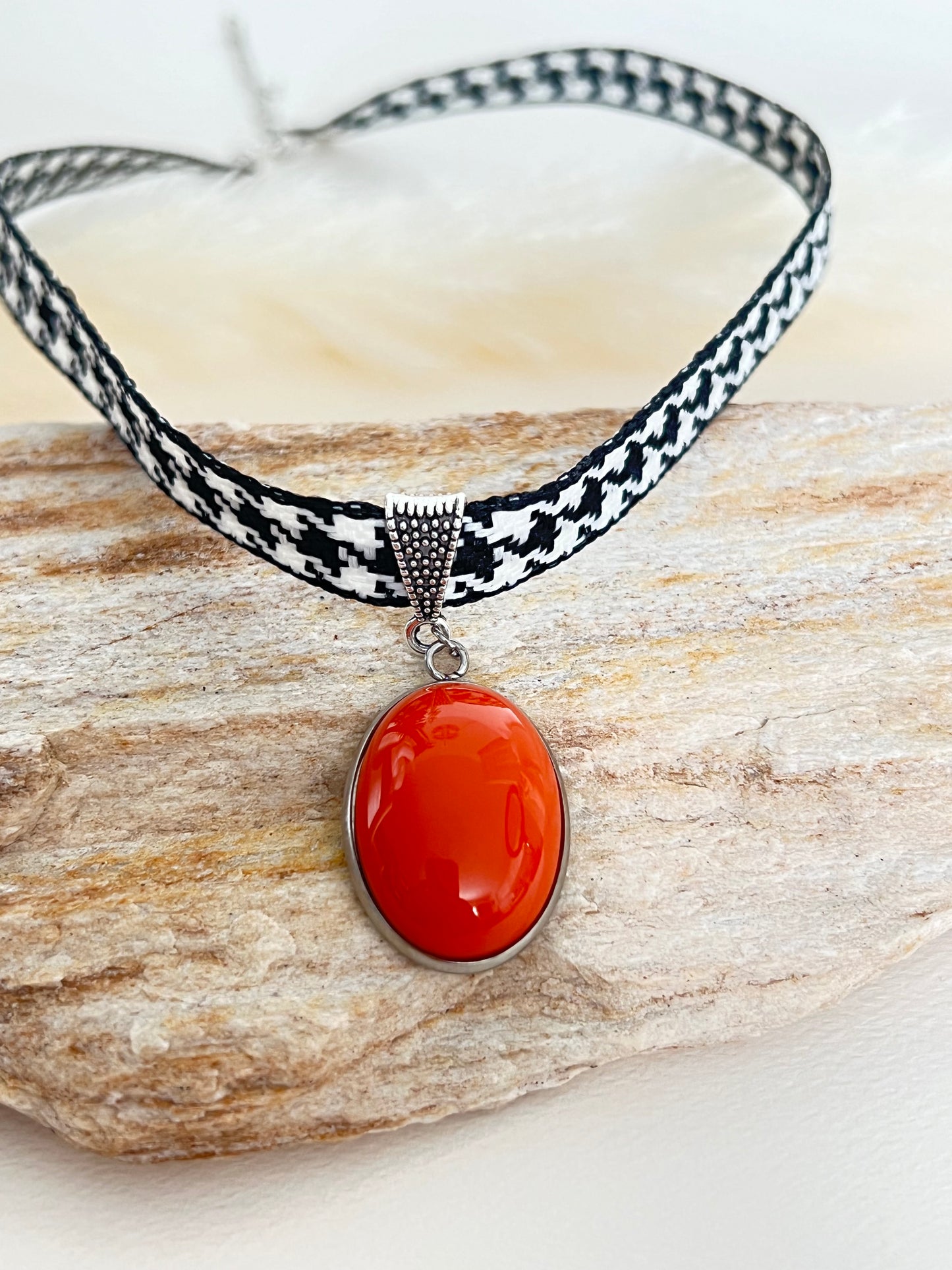 Retro Oversized Choker