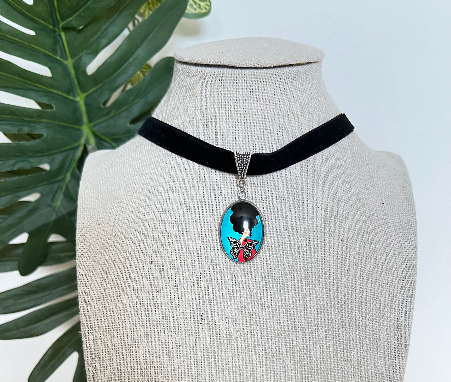 Edgy Retro Velvet Choker