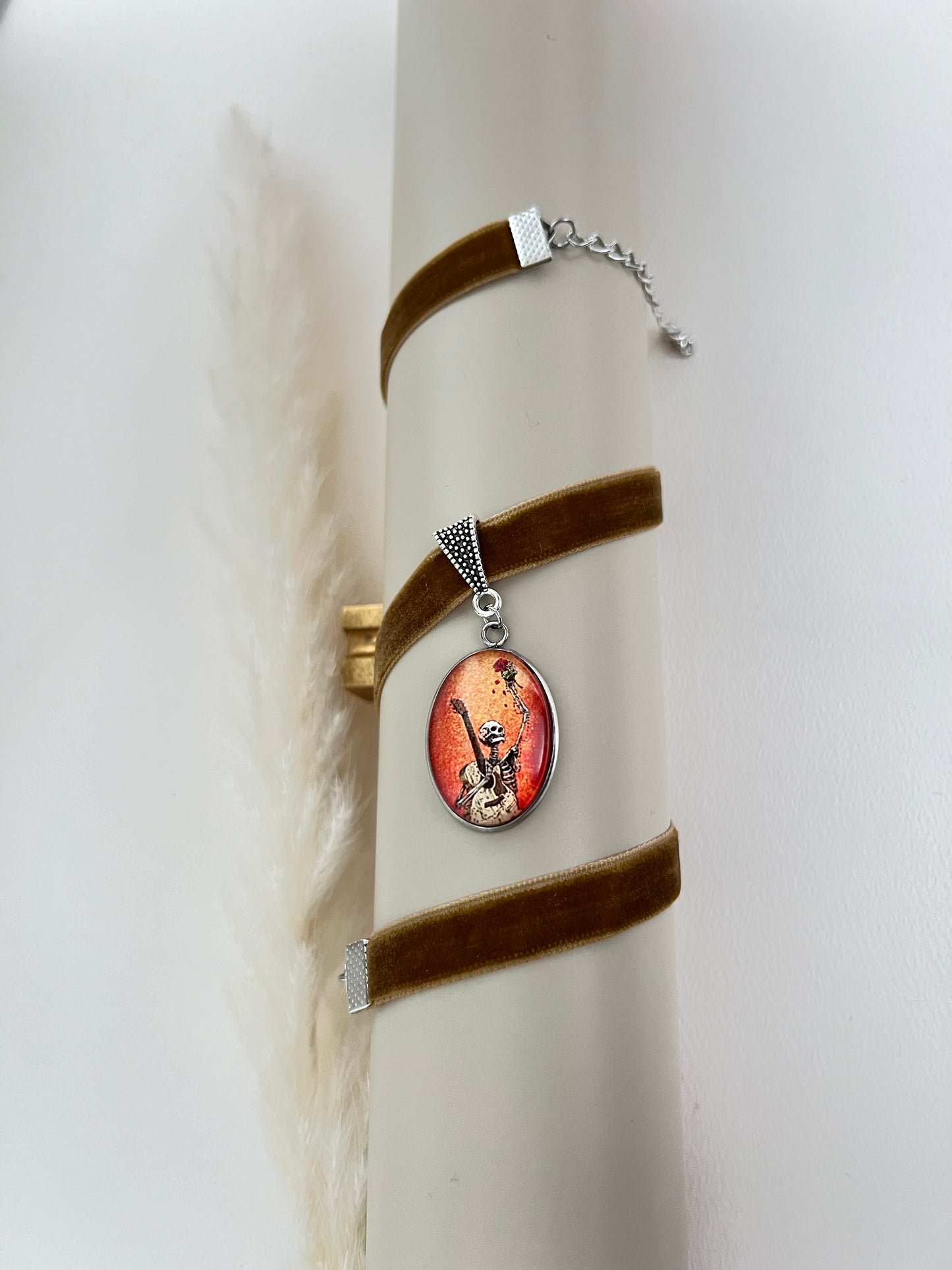 Statement Vintage-Inspired Edgy Choker