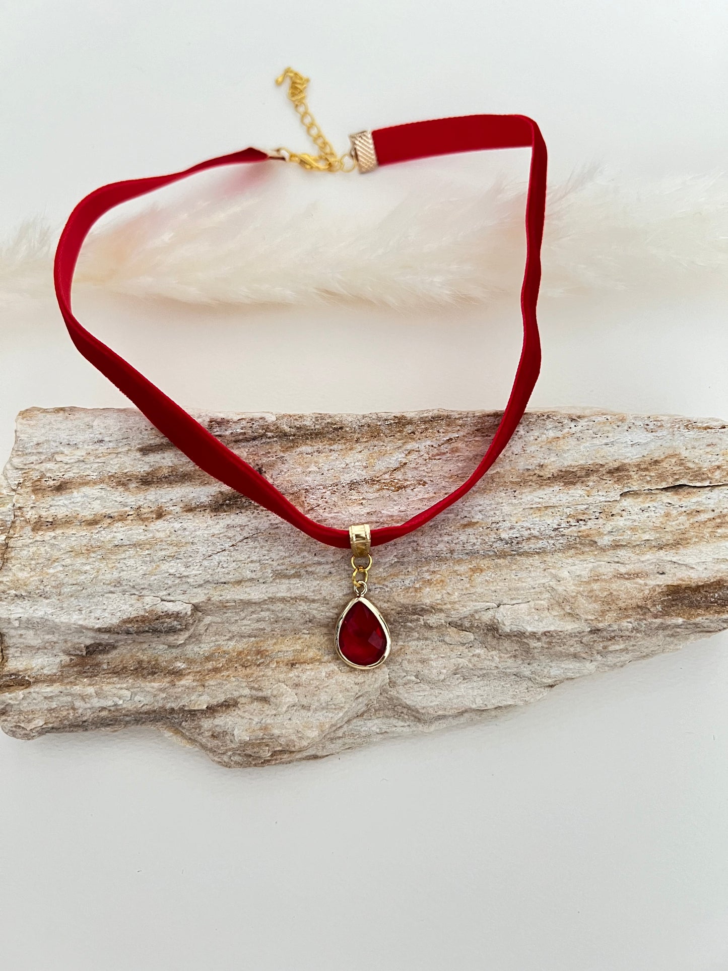Romantic Velvet Choker with Pendant