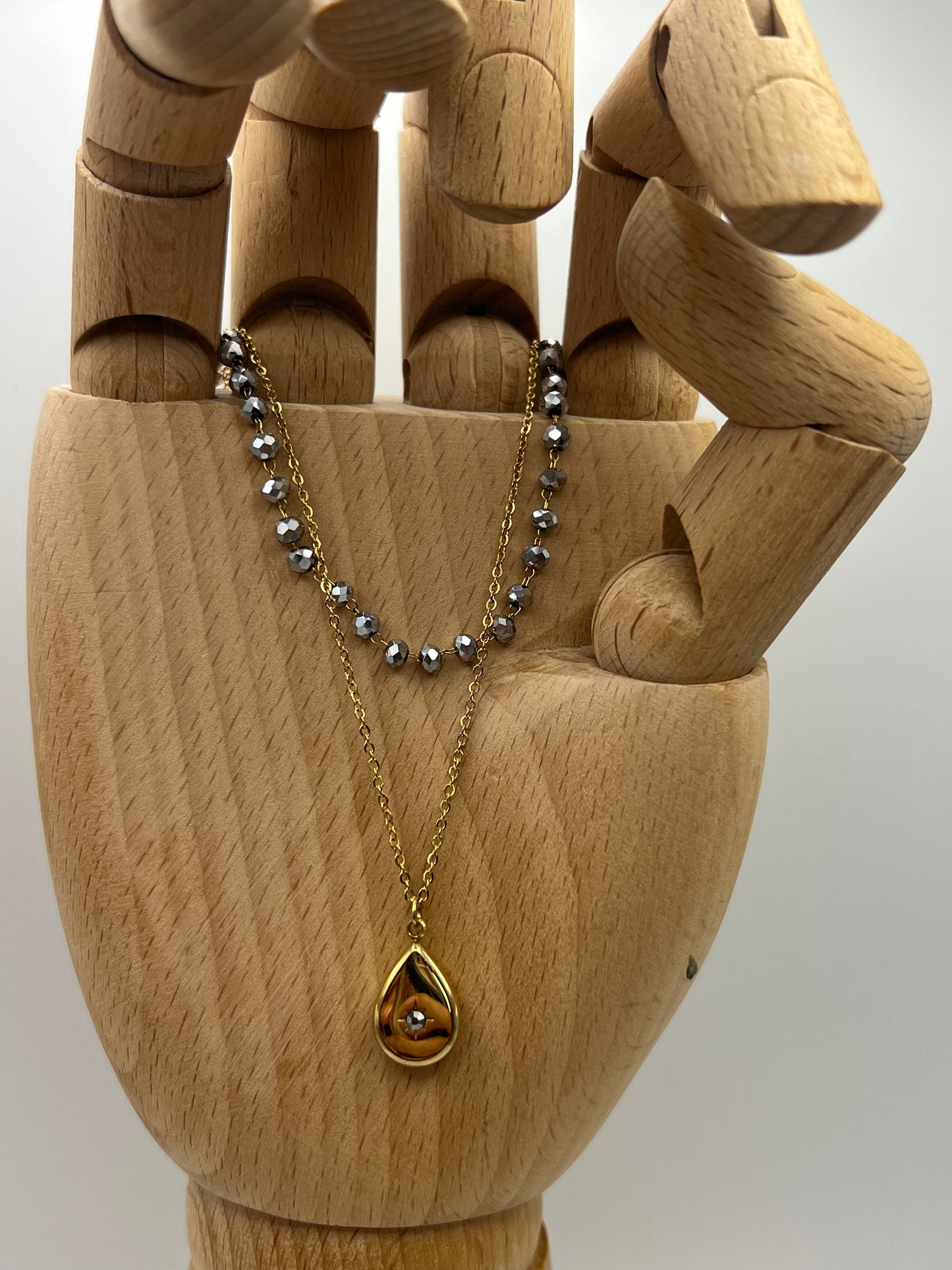 Elegant Layered Pendant Necklace