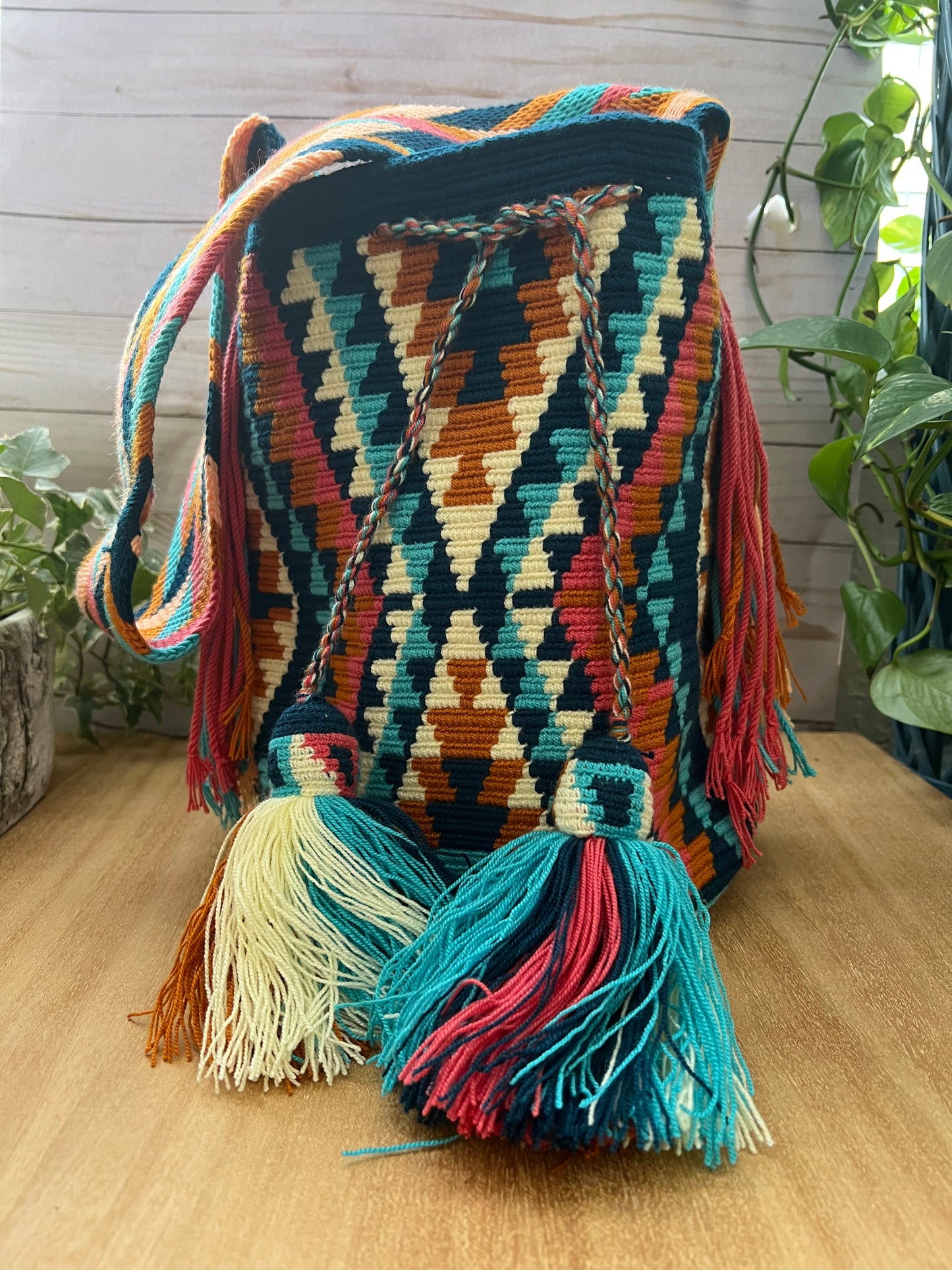 Geometric Pattern Bucket Bag