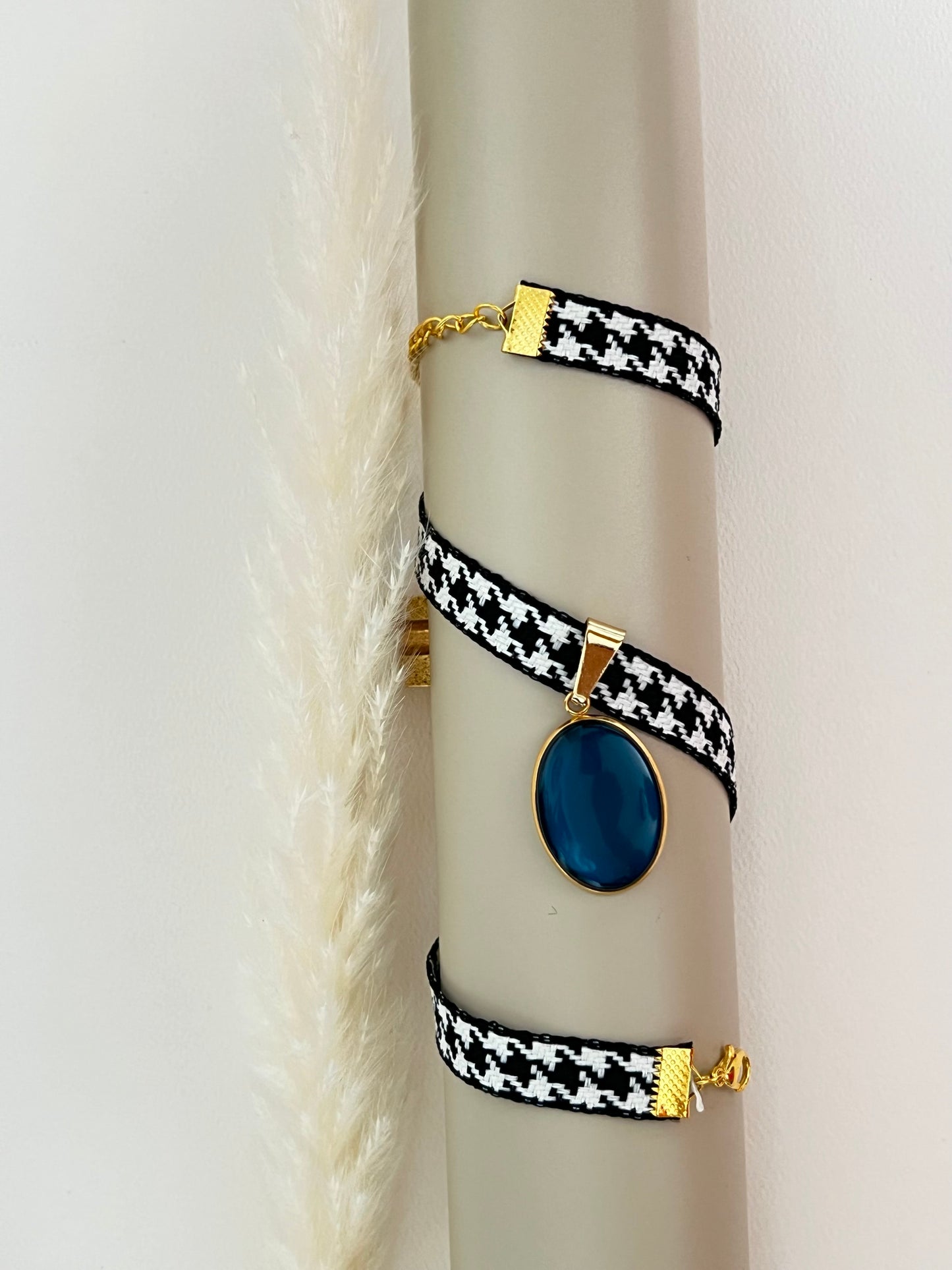 Retro Oversized Choker
