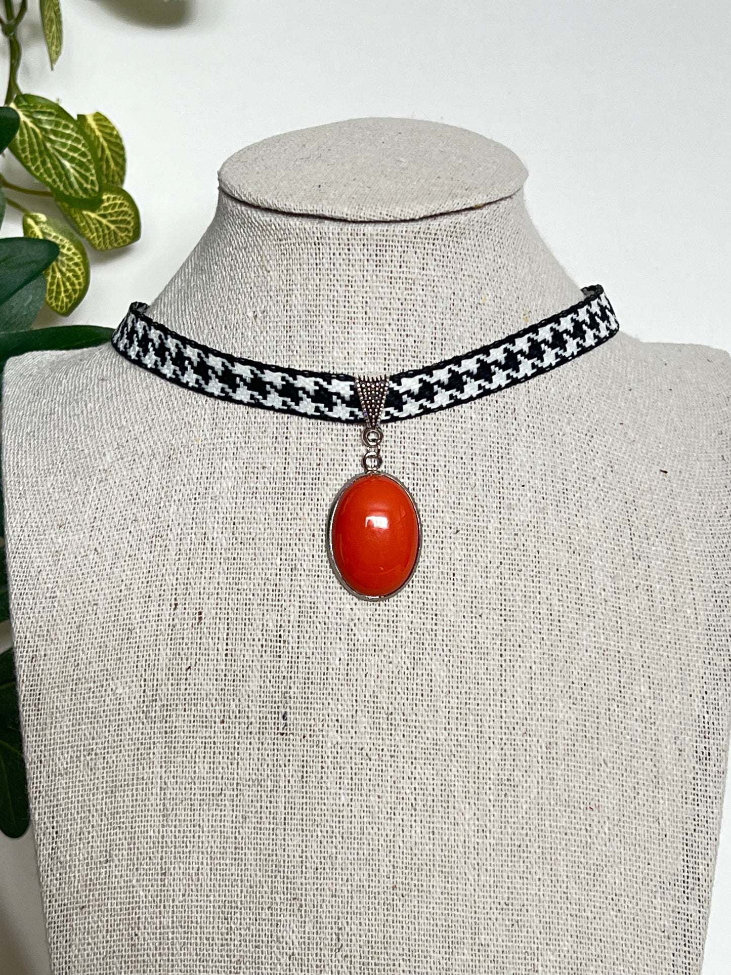 Retro Oversized Choker