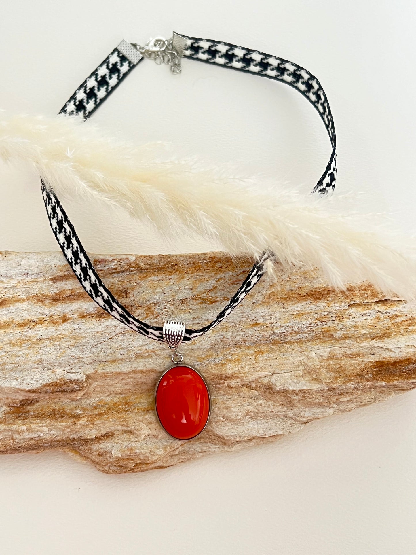 Retro Oversized Choker