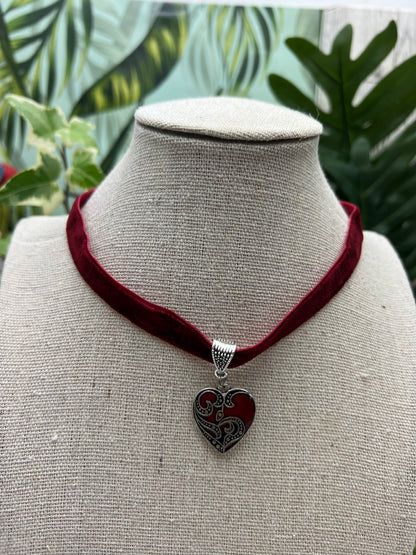 Romantic Gothic Heart Pendant with Velvet Choker