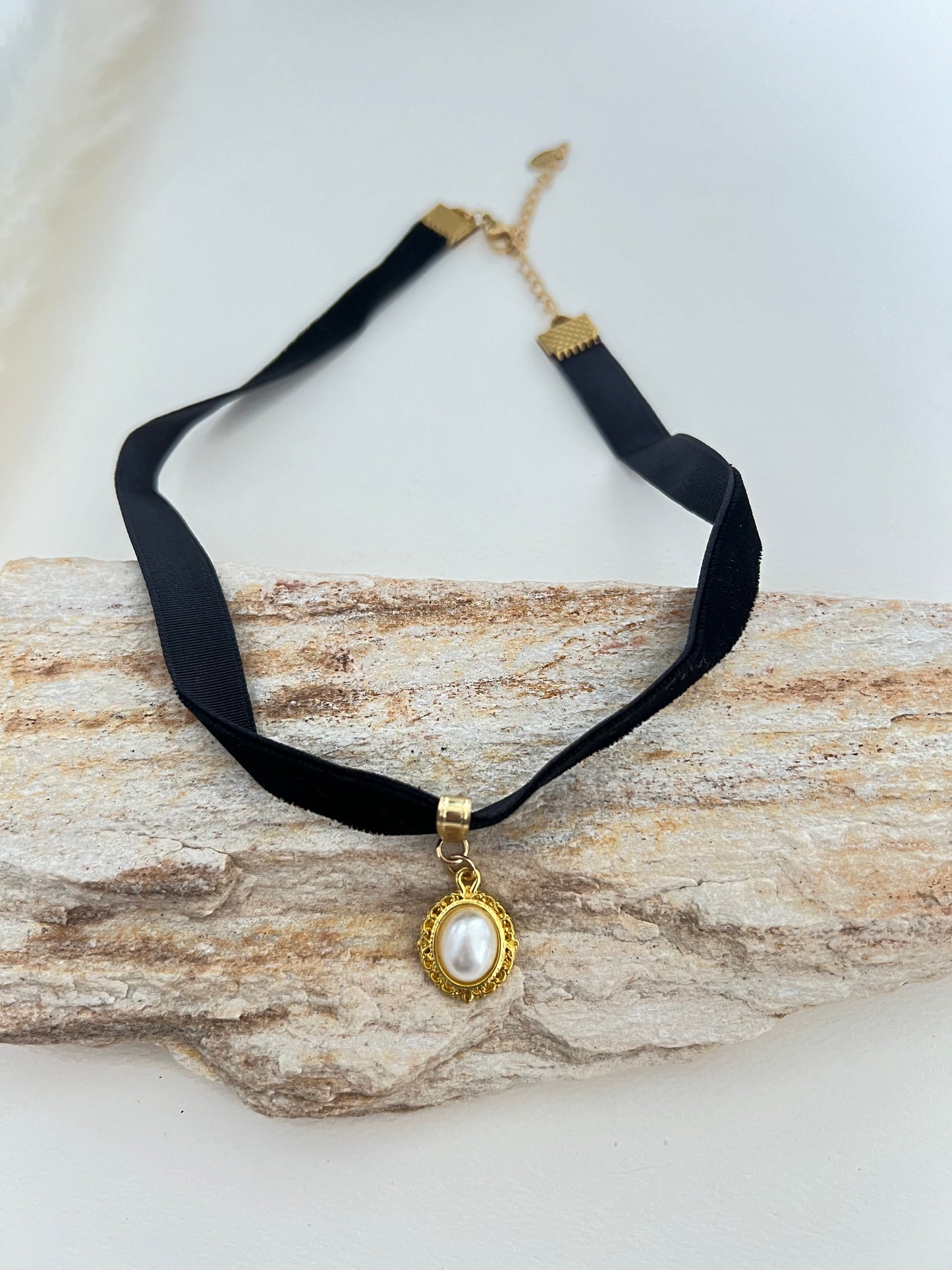 Trendy Velvet Choker with Pendant