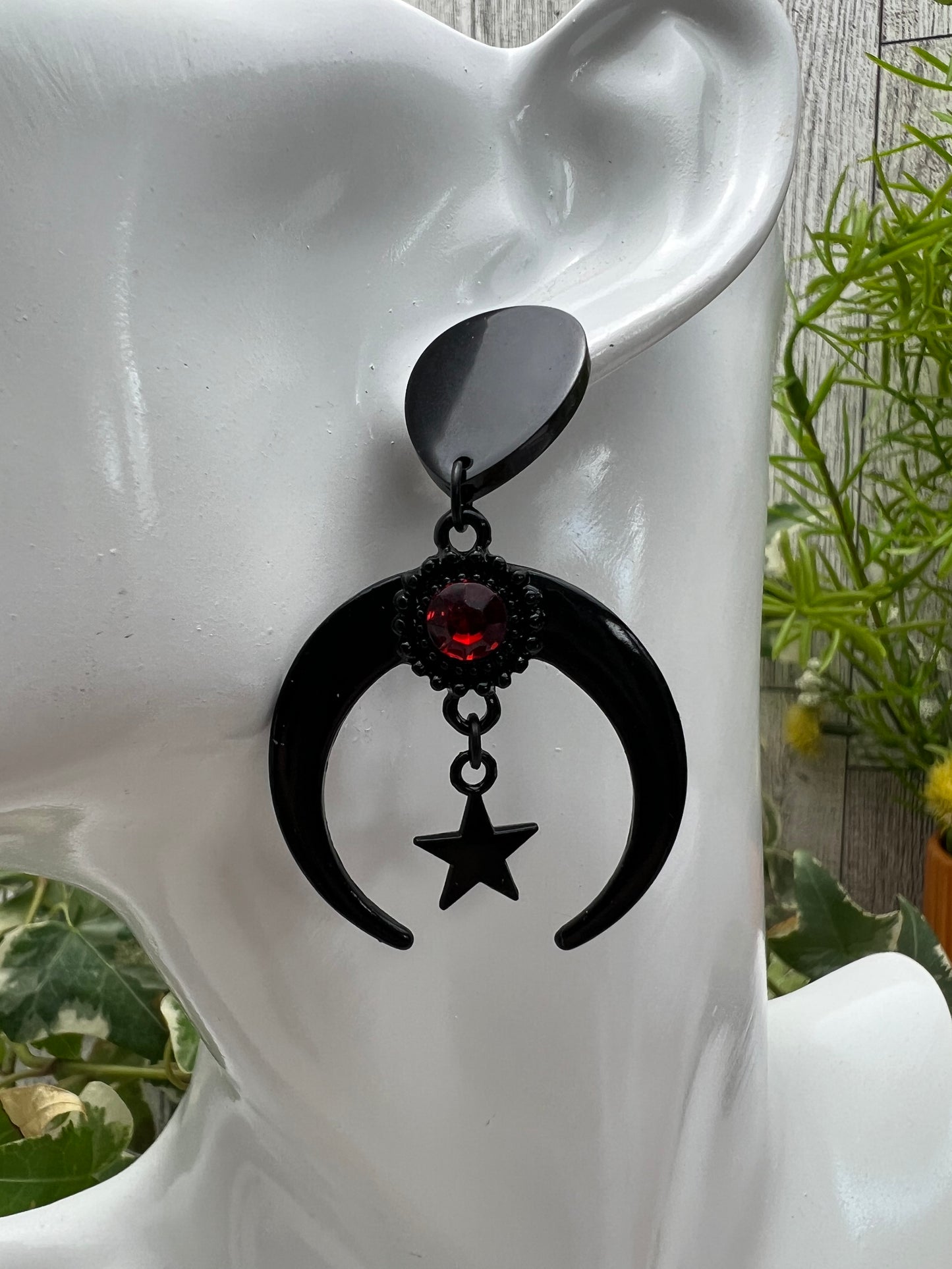 Black & Red Classic Gothic Earrings