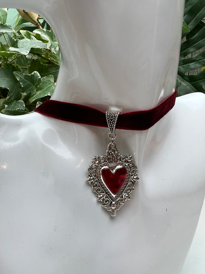 Romantic Victorian Goth Heart Velvet Choker