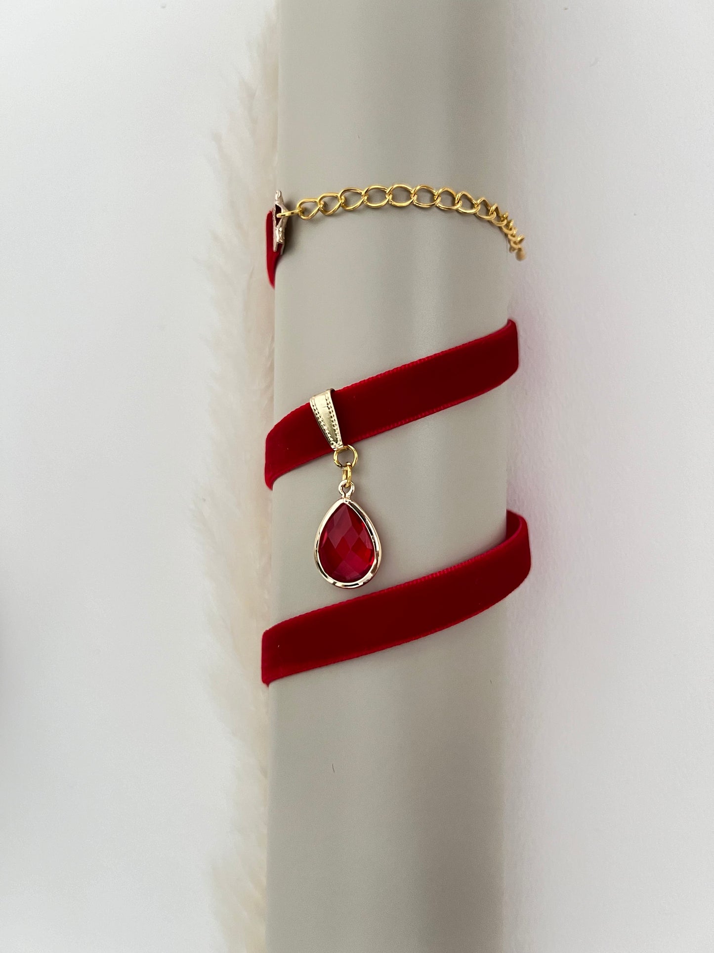 Romantic Velvet Choker with Pendant