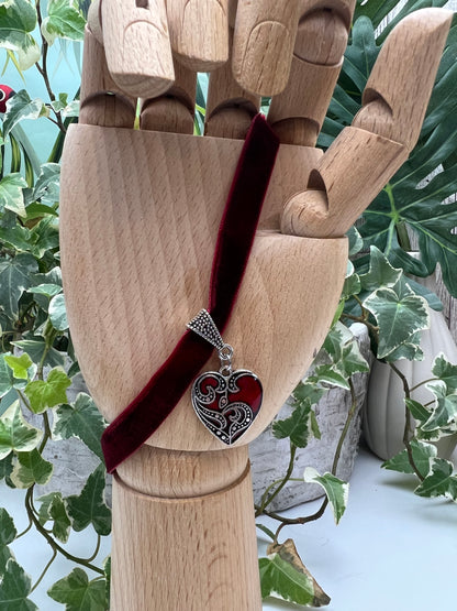 Romantic Gothic Heart Pendant with Velvet Choker