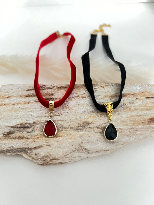 Romantic Velvet Choker with Pendant