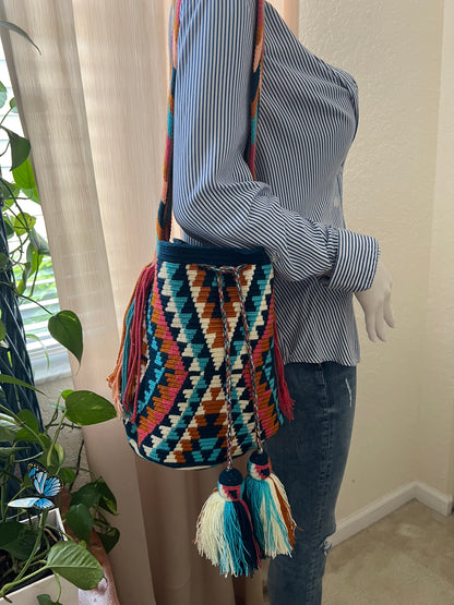 Geometric Pattern Bucket Bag