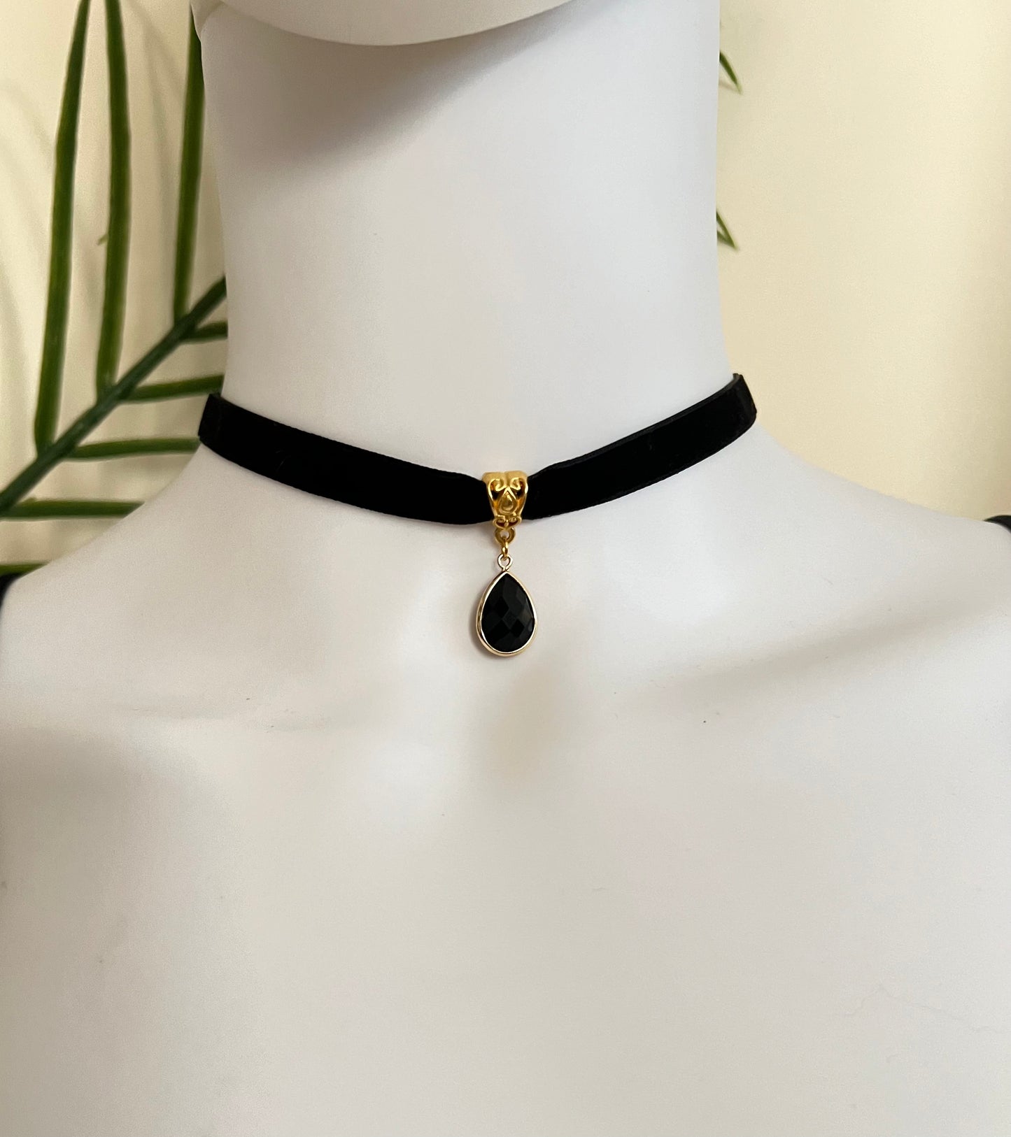 Romantic Velvet Choker with Pendant