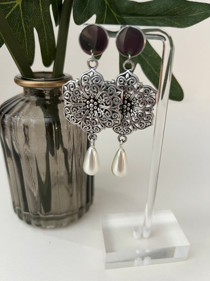 Vintage-Inspired Drop Earrings