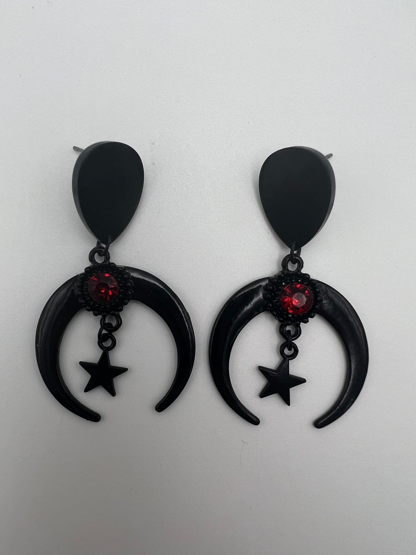 Black & Red Classic Gothic Earrings