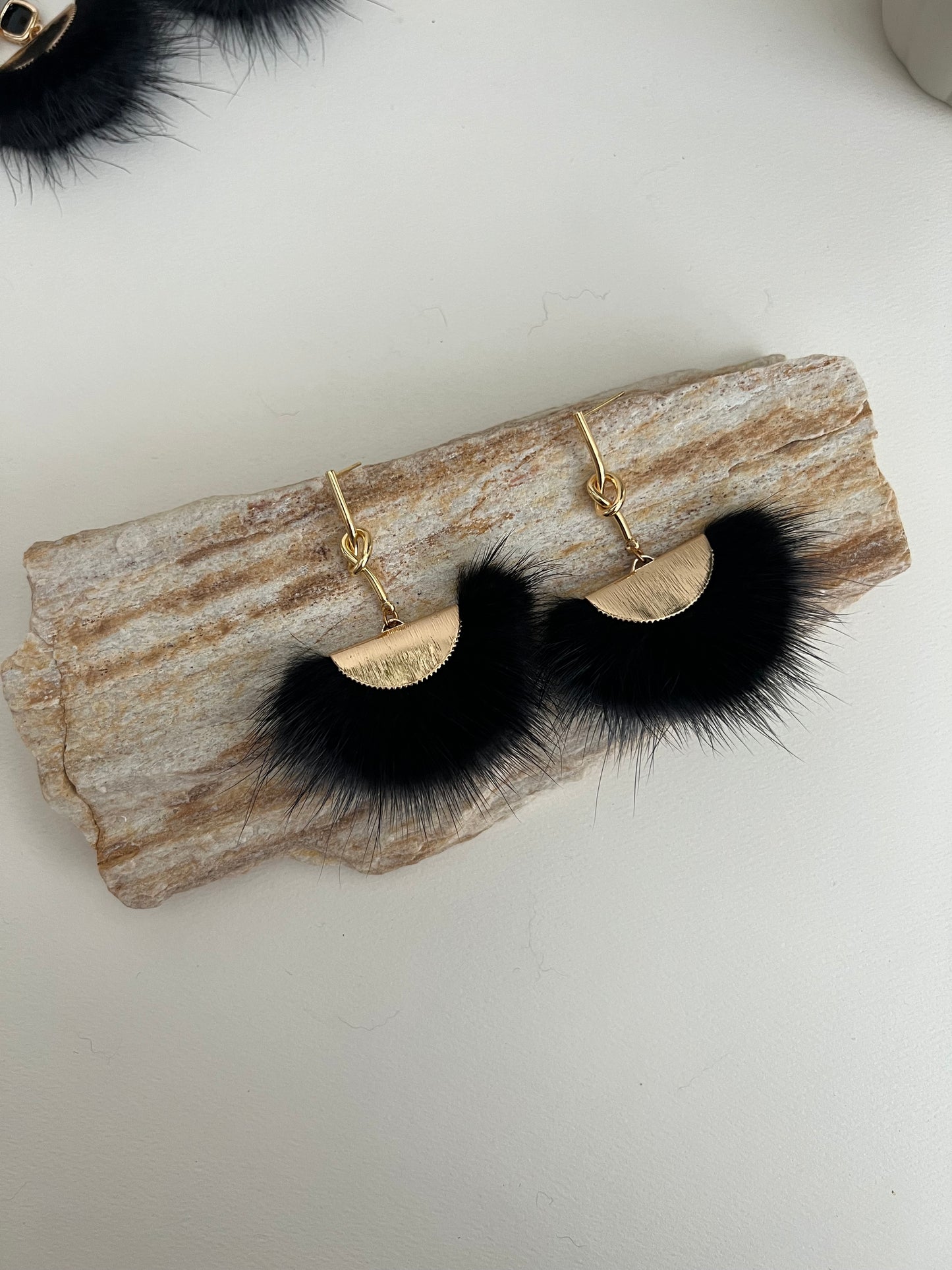 Moody Glam Feather Earrings