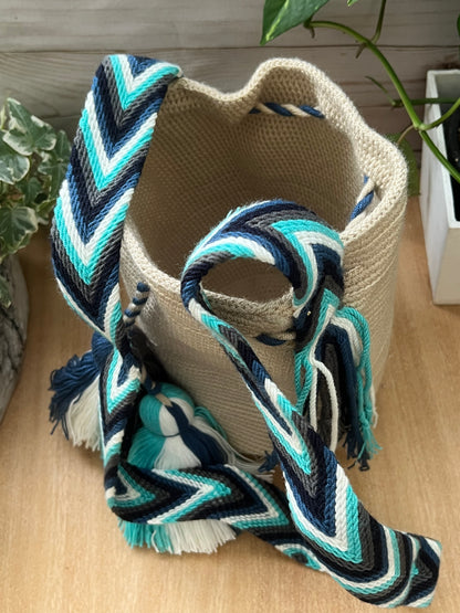 Small Hand-Knit Wayuu Bucket Bag