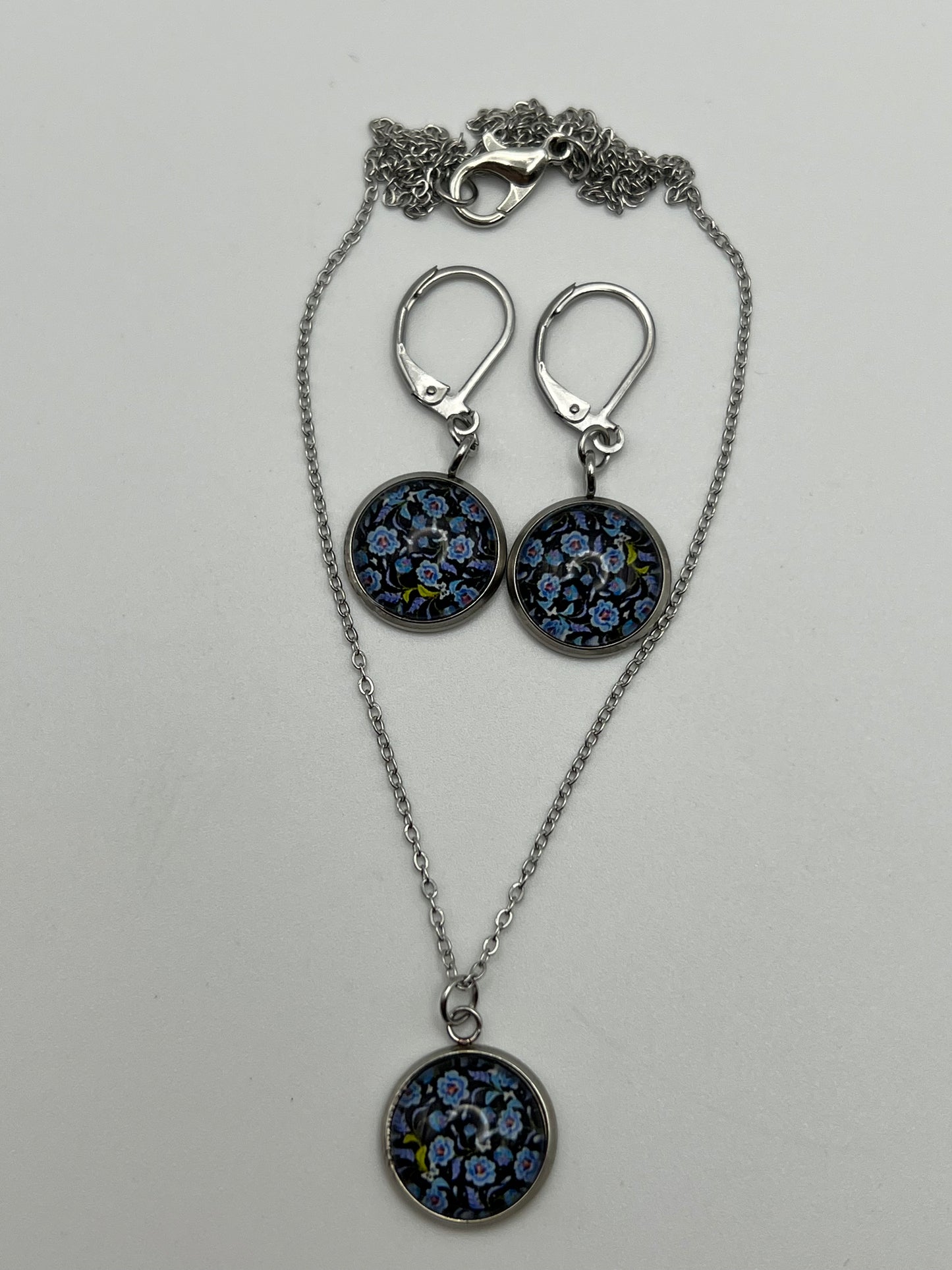 Flower Pattern Necklace and Earrings Set