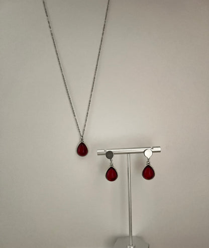 Edgy Red Teardrop Necklace Set