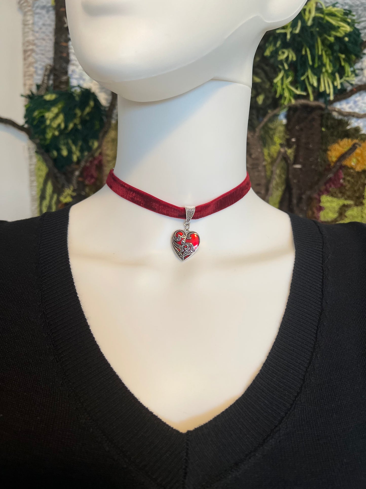 Romantic Gothic Heart Pendant with Velvet Choker