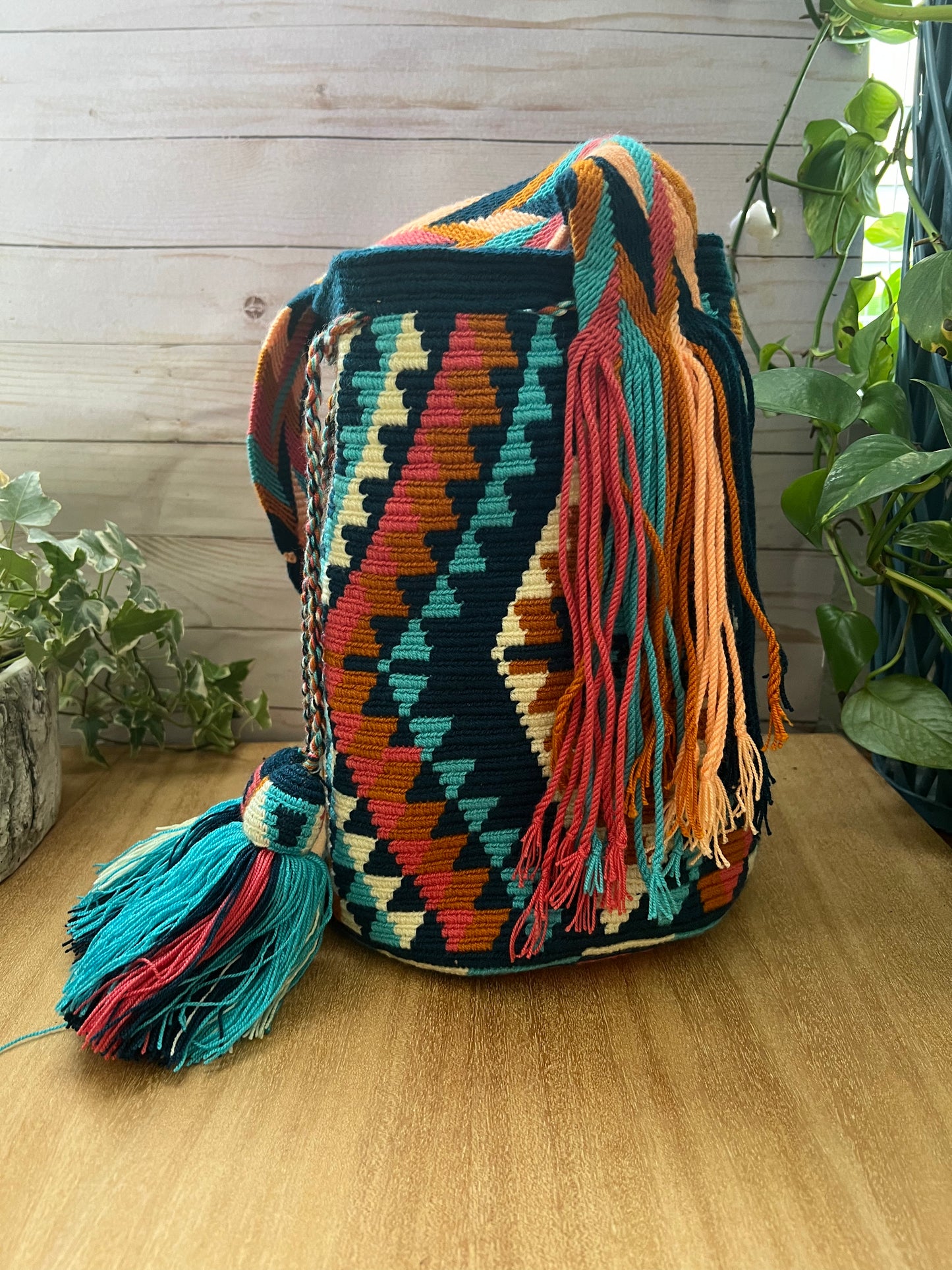 Geometric Pattern Bucket Bag