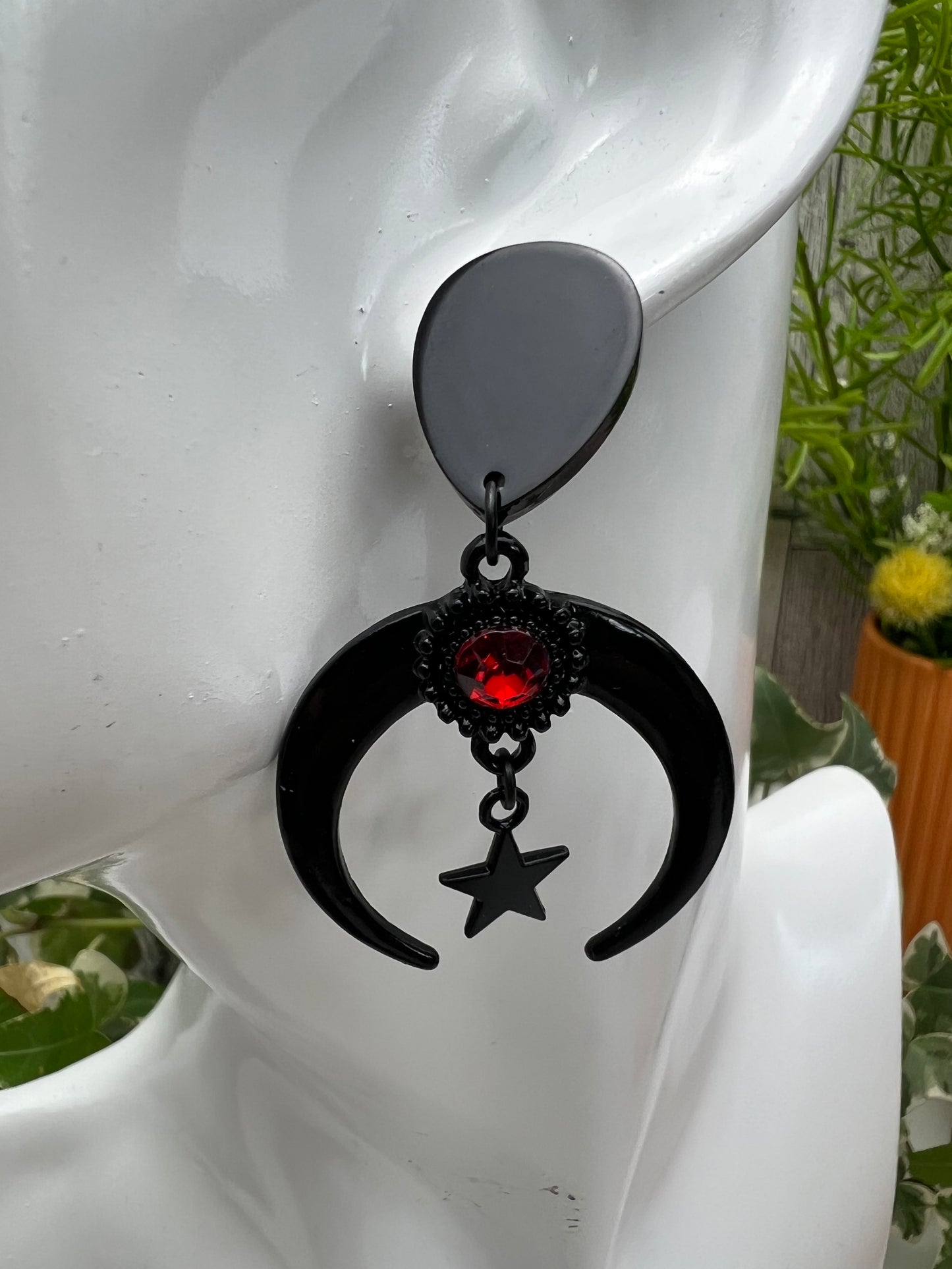 Black & Red Classic Gothic Earrings