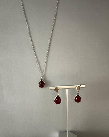 Edgy Red Teardrop Necklace Set