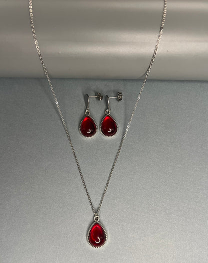 Edgy Red Teardrop Necklace Set