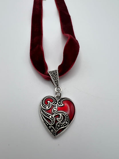 Romantic Gothic Heart Pendant with Velvet Choker