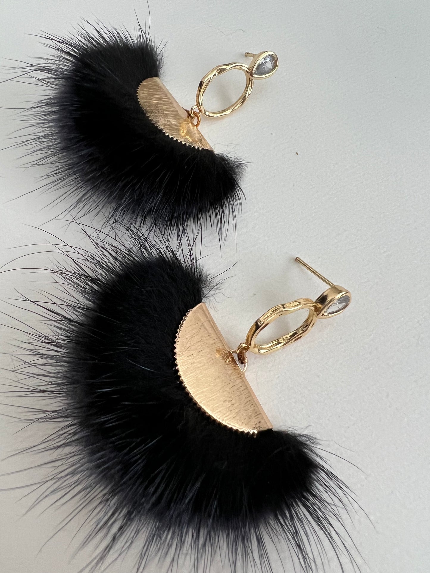 Moody Glam Feather Earrings