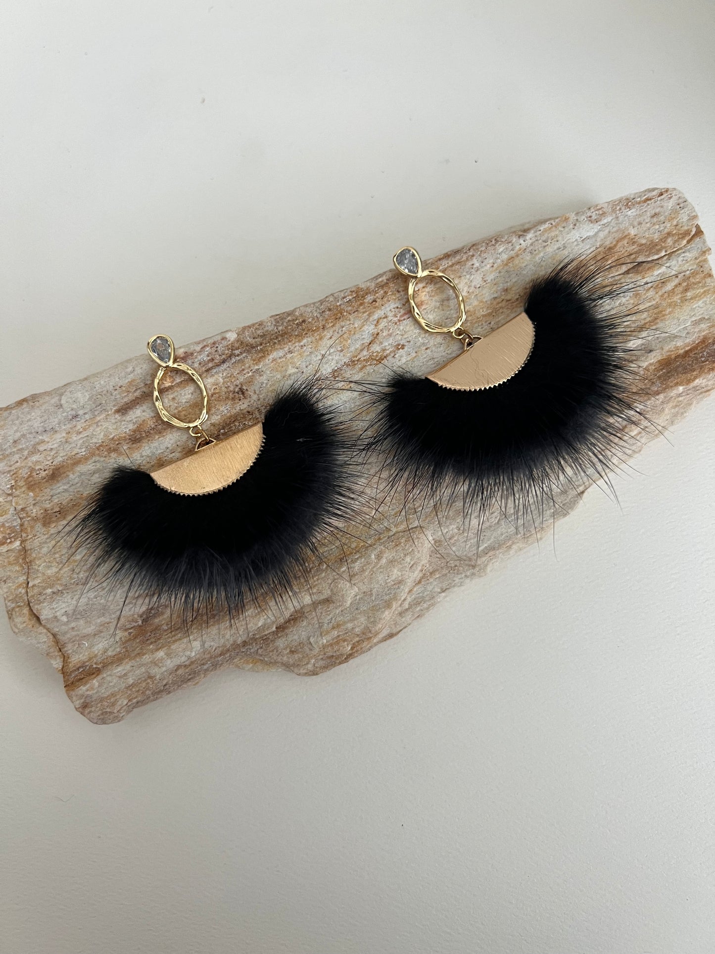 Moody Glam Feather Earrings